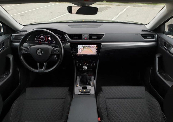 Skoda Superb cena 99900 przebieg: 104679, rok produkcji 2019 z Krapkowice małe 154